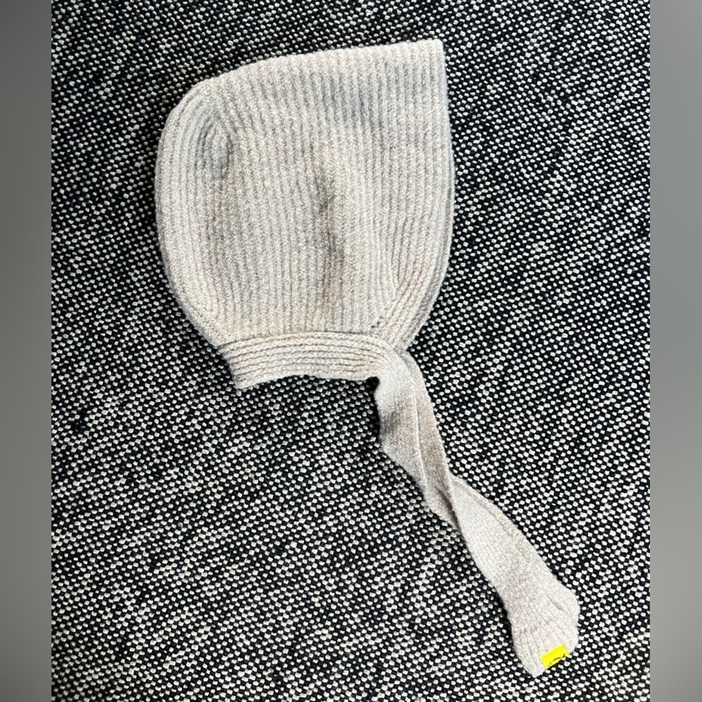 W concept balaclava hood with tie